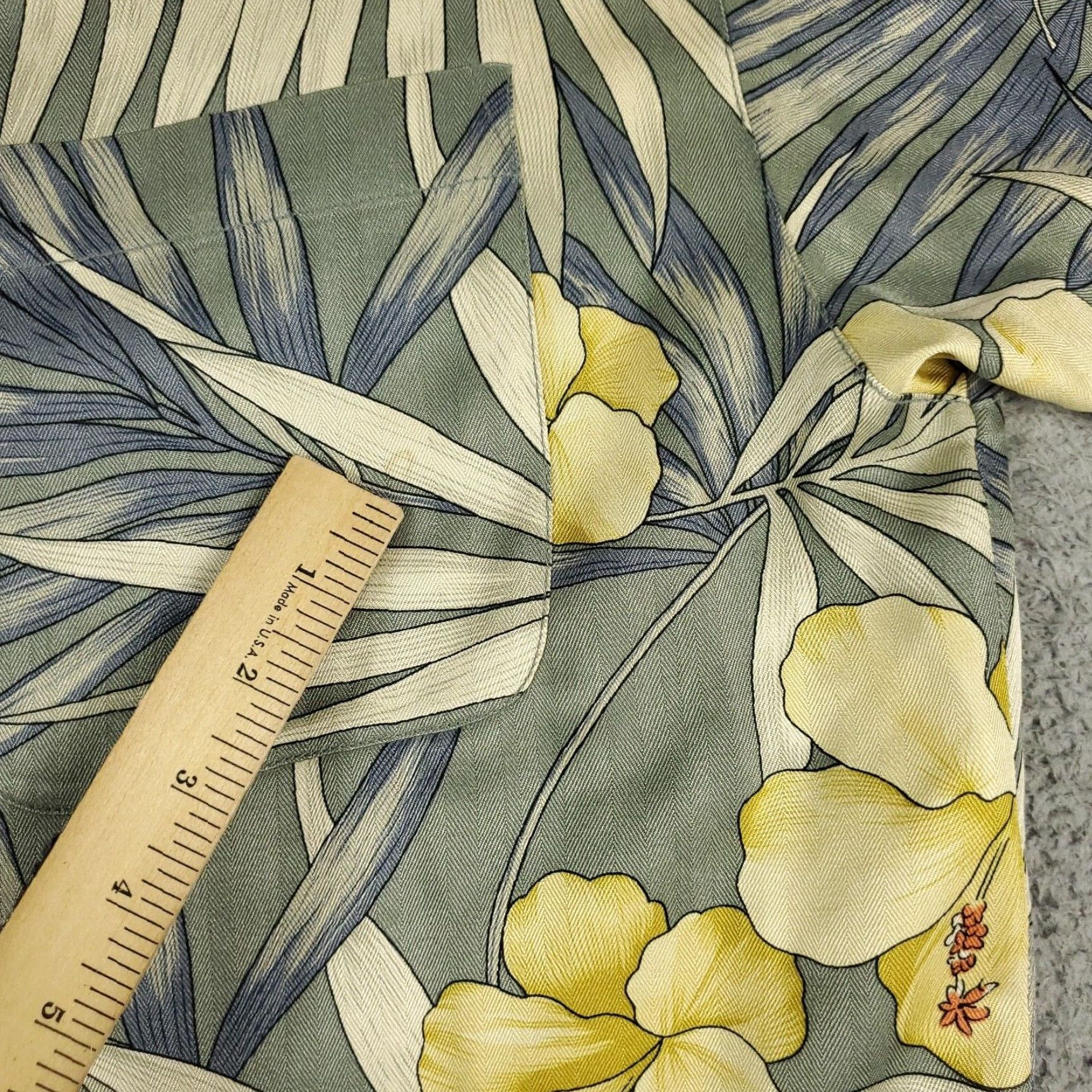 Tommy Bahama Tommy Bahama Hawaiian Shirt Mens Medium Red Floral Button Up Short Sleeve Aloha Size US M / EU 48-50 / 2 - 3 Thumbnail