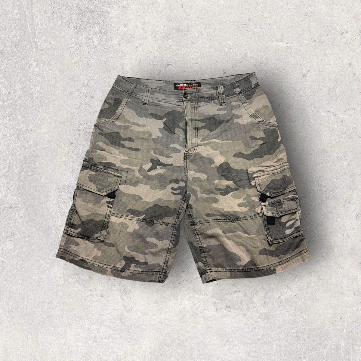Airwalk Airwalk camo cargo shorts Size US 32 / EU 48 - 1 Thumbnail