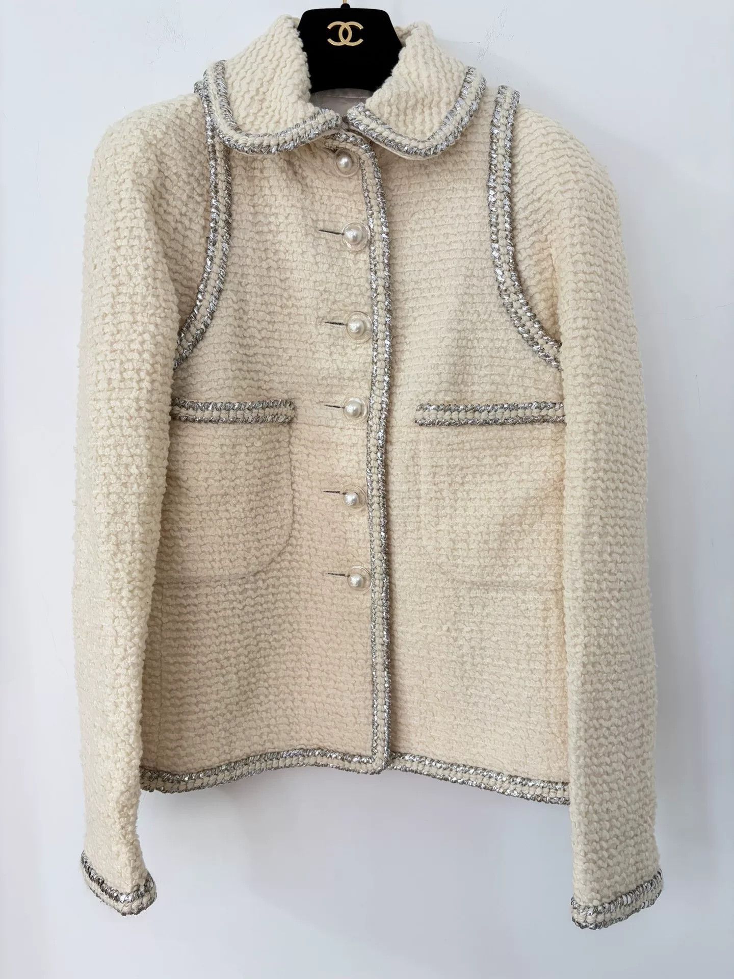 Chanel Chanel Beige Tweed Pearl Button Jacket Size US S / EU 44-46 / 1 - 1 Thumbnail