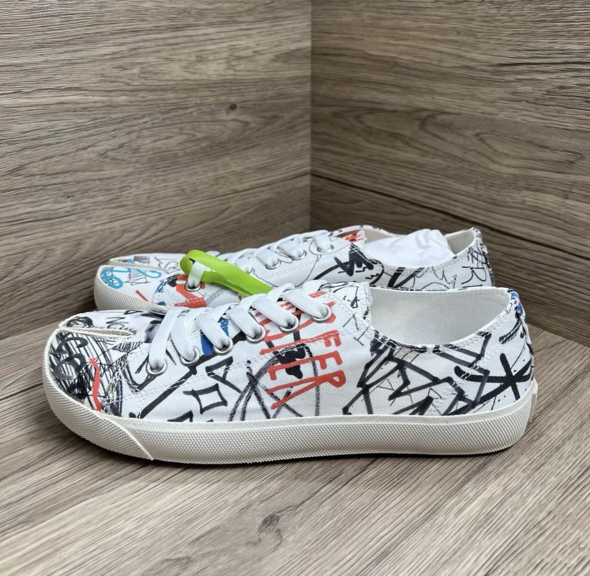 Maison Margiela Maison Margiela Tabi White Graffiti Split-Toe Shoes J41 Size US 8 / EU 41 - 1 Thumbnail