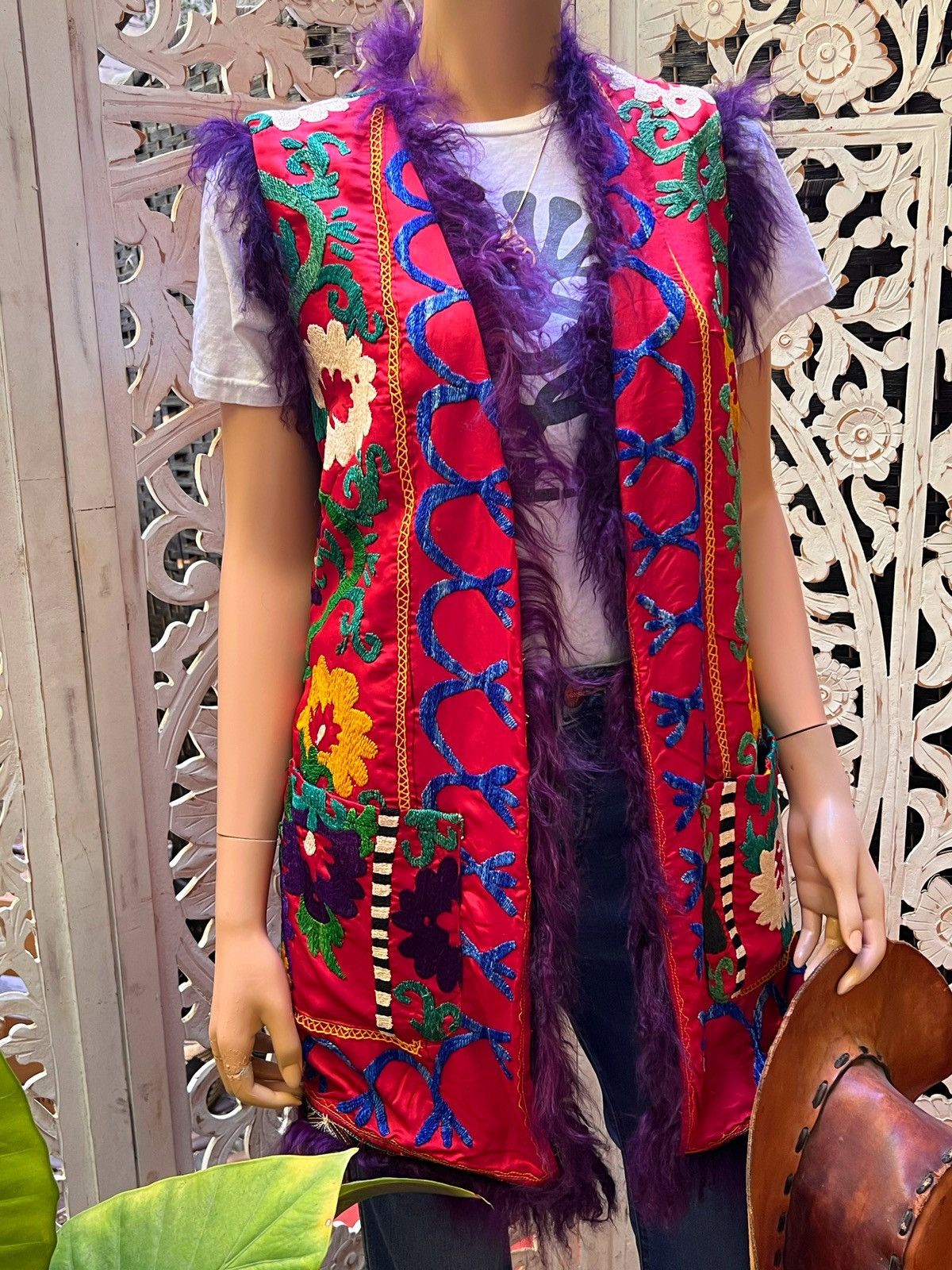 Vintage Vintage embroidered waistcoat with Mongolian fur trim Size M / US 6-8 / IT 42-44 - 1 Thumbnail