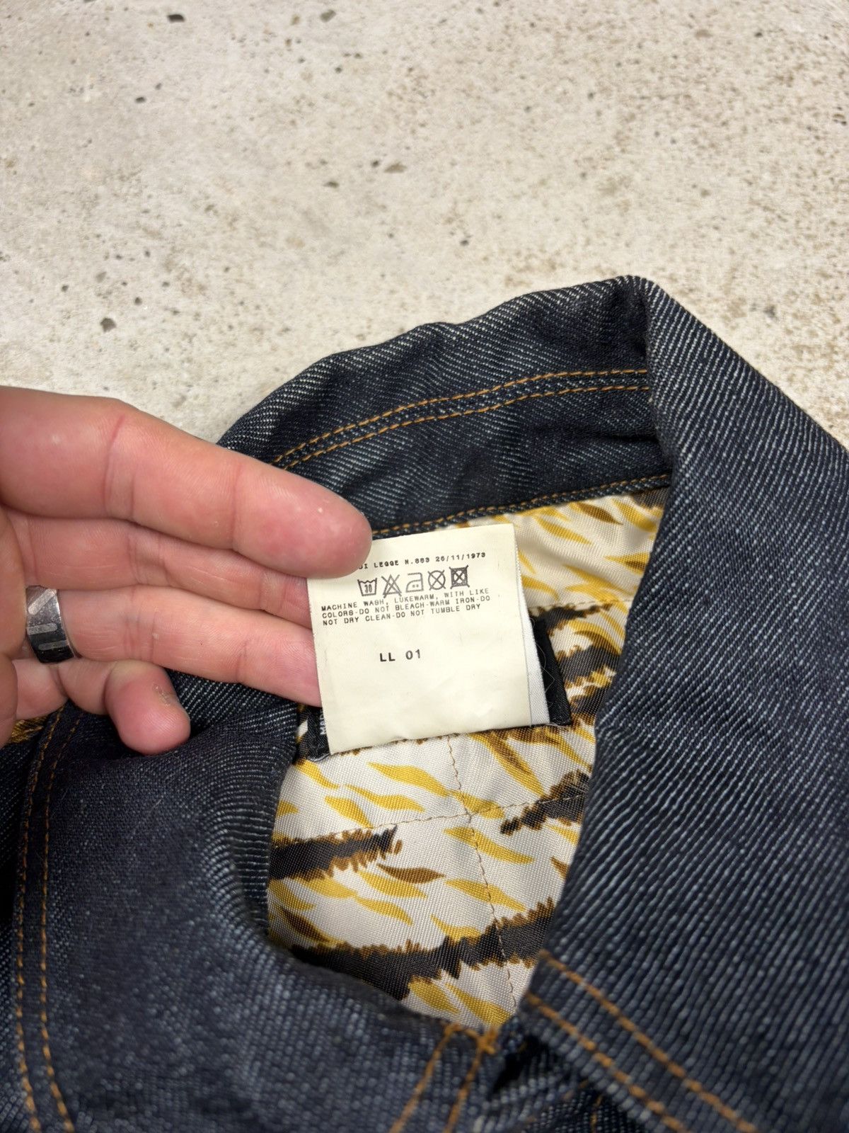 Dolce & Gabbana 2000s Dolce & Gabbana Hybrid Denim & Tiger Print Jacket Size XS / US 0-2 / IT 36-38 - 9 Thumbnail
