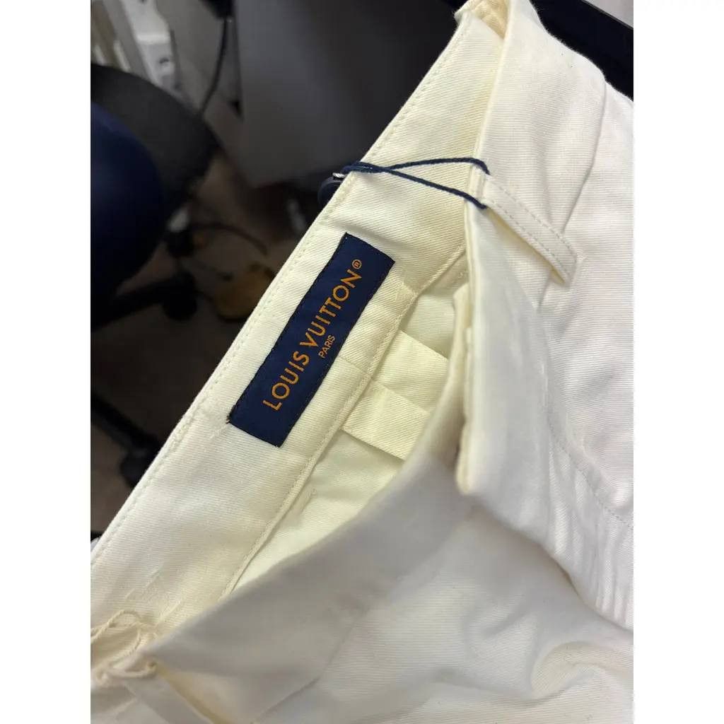 Louis Vuitton White LV Multi Logo Chino Shorts Size US 30 / EU 46 - 3 Thumbnail