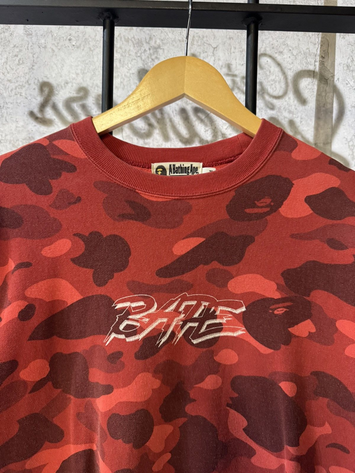 Bape Bape Red Camo Spray Logo Crewneck Sweatshirt Size US M / EU 48-50 / 2 - 1 Thumbnail