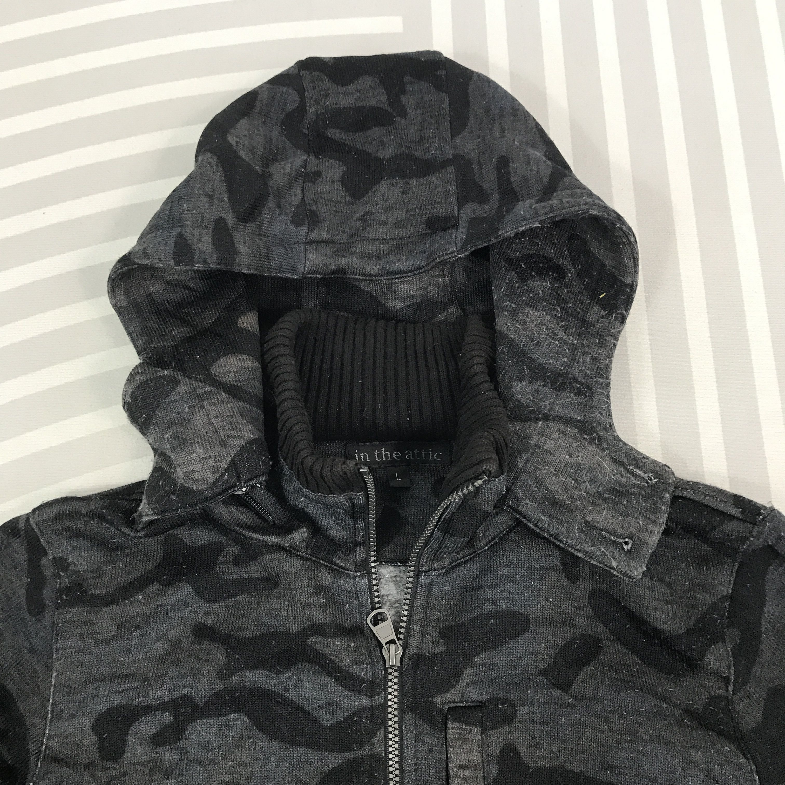 In The Attic × Japanese Brand × Vintage Vintage In the Attic Japan camo hoodie Jacket Size US L / EU 52-54 / 3 - 8 Thumbnail