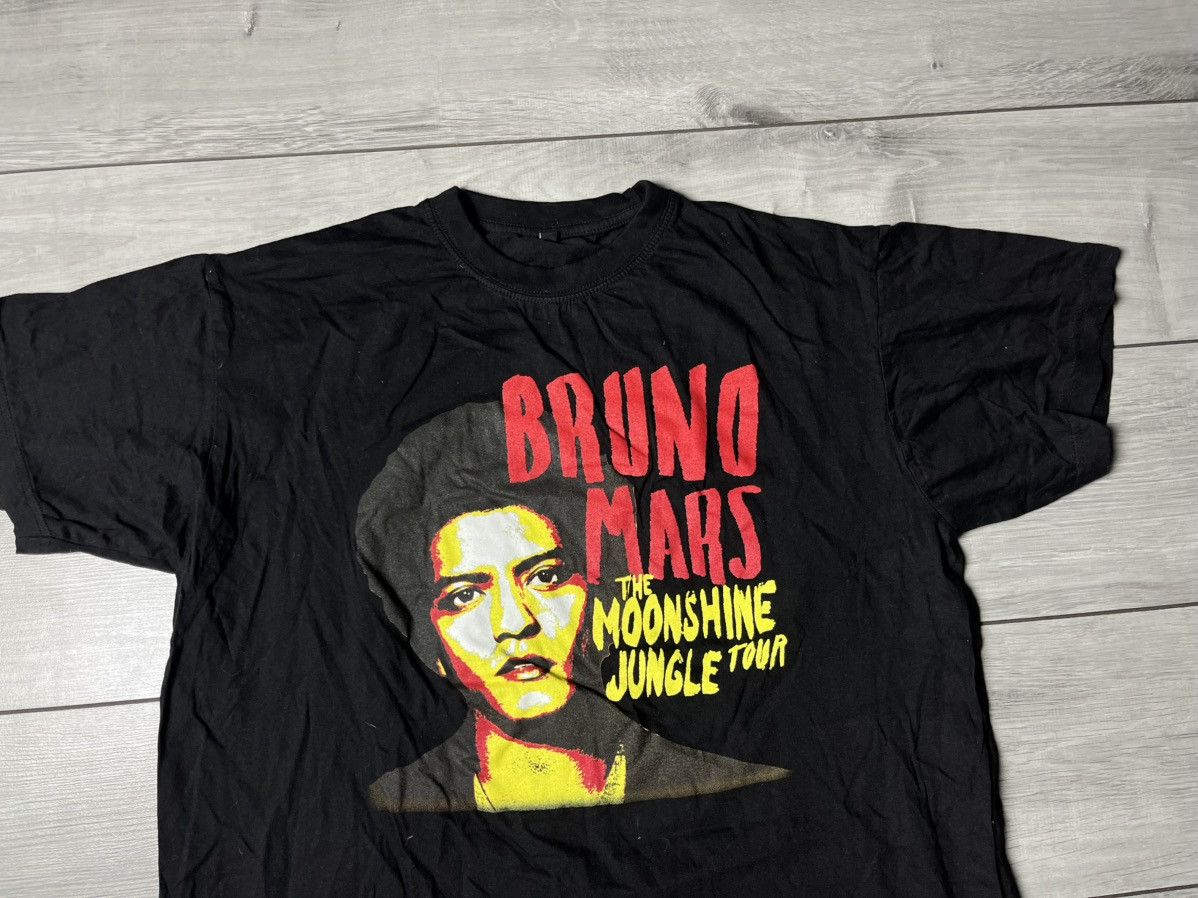 Band Tees Bruno Mars The Moonshine Jungle tour tshirt Size US XL / EU 56 / 4 - 3 Thumbnail