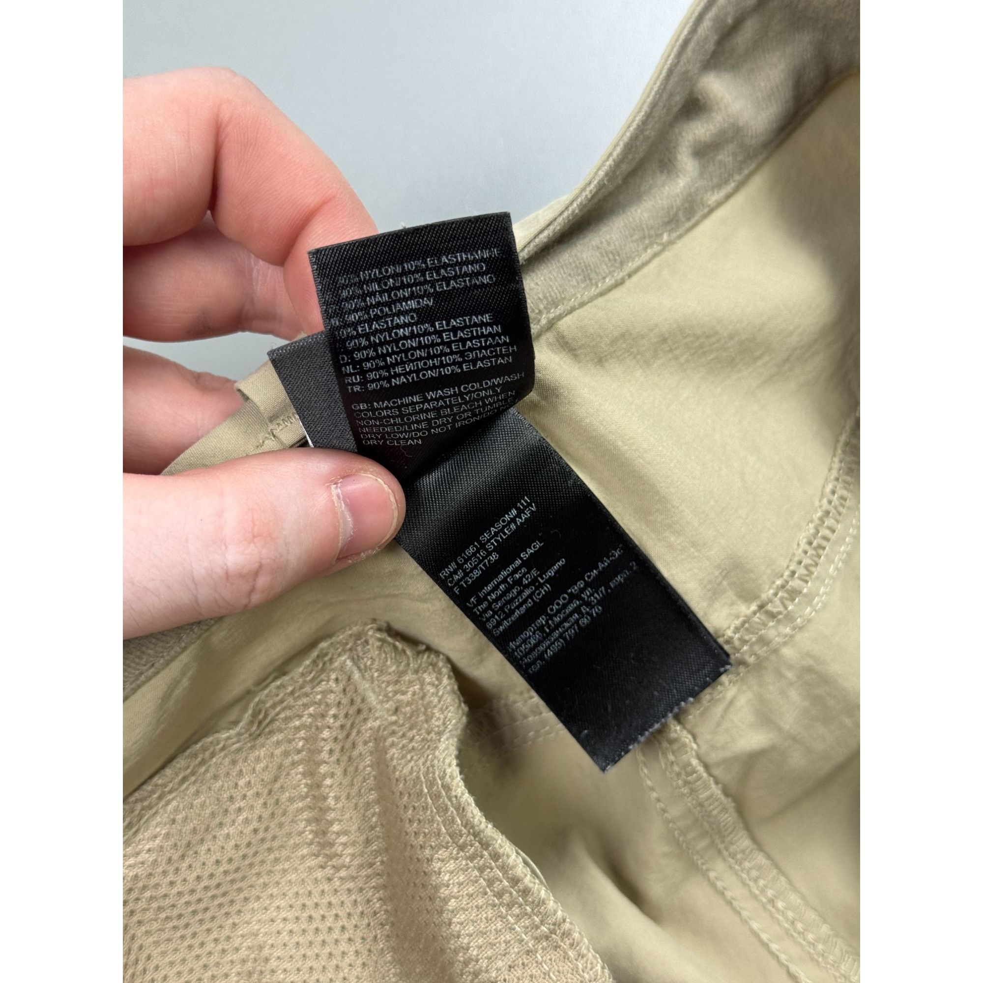The North Face The North Face Beige Nylon Cargo Trail Pants (Y1190) Size US 32 / EU 48 - 12 Thumbnail