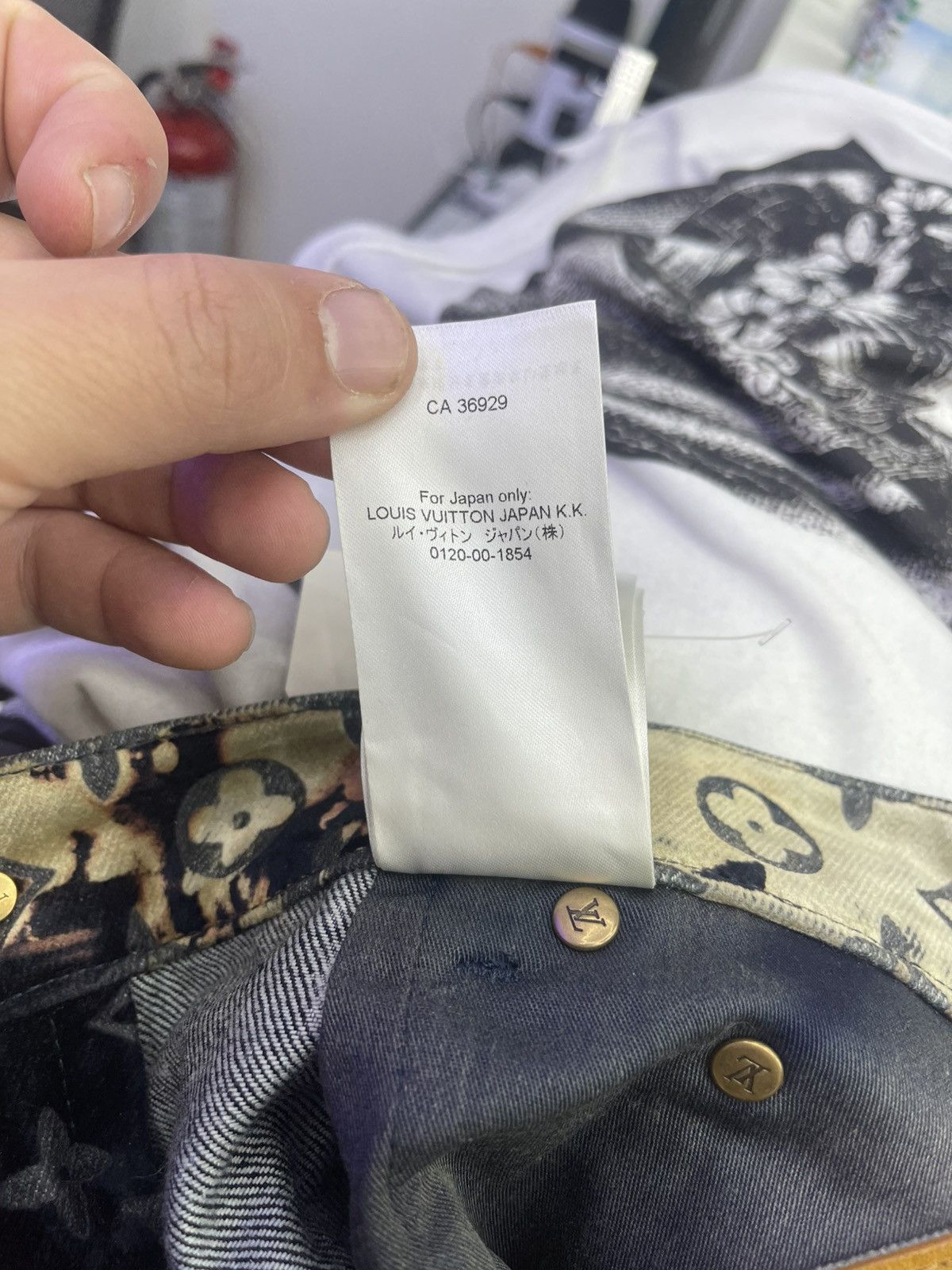 Louis Vuitton Louis Vuitton pants all over logo navy/ beige Size US 34 / EU 50 - 13 Thumbnail