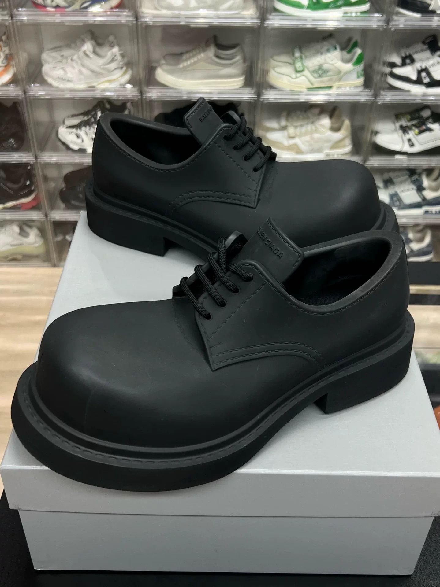 Balenciaga Balenciaga Lowtop Sneakers 10 Men Size US 10 / EU 43 - 1 Thumbnail