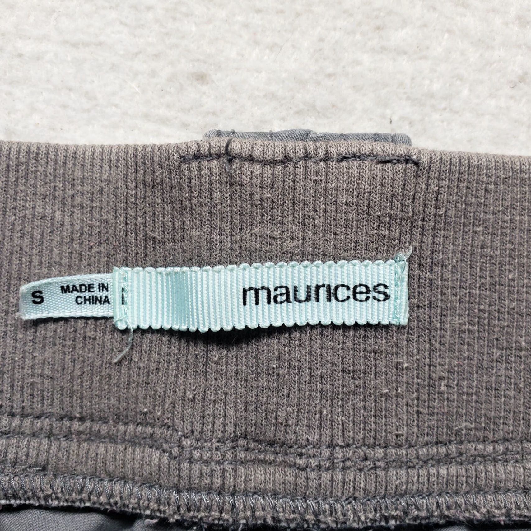 Vintage Maurices Weekender Crop Pants Gray Light Weight Pull On S Women Adult Regular Elastic Waist Pockets Flat Front Highly Comfortable Casual Travel 90s? Size 28" / US 6 / IT 42 - 3 Thumbnail