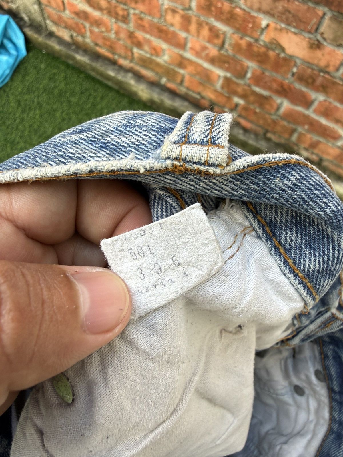 Levi's Vintage Clothing W31x32 Vintage levi’s 501 redline 80s distressed selvedge Size US 31 - 11 Thumbnail