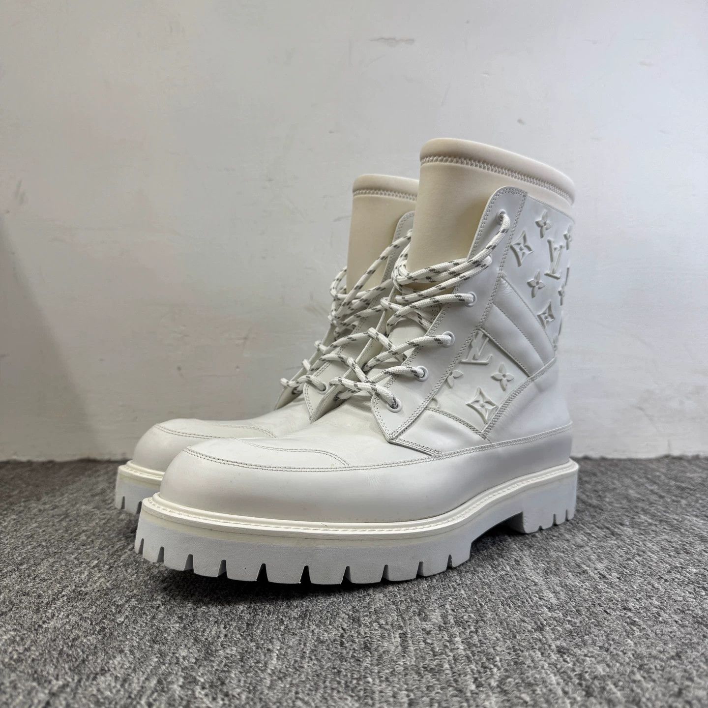 Louis Vuitton lv embossed monogram combat boots 9 98 New Size US 9 / EU 42 - 1 Thumbnail