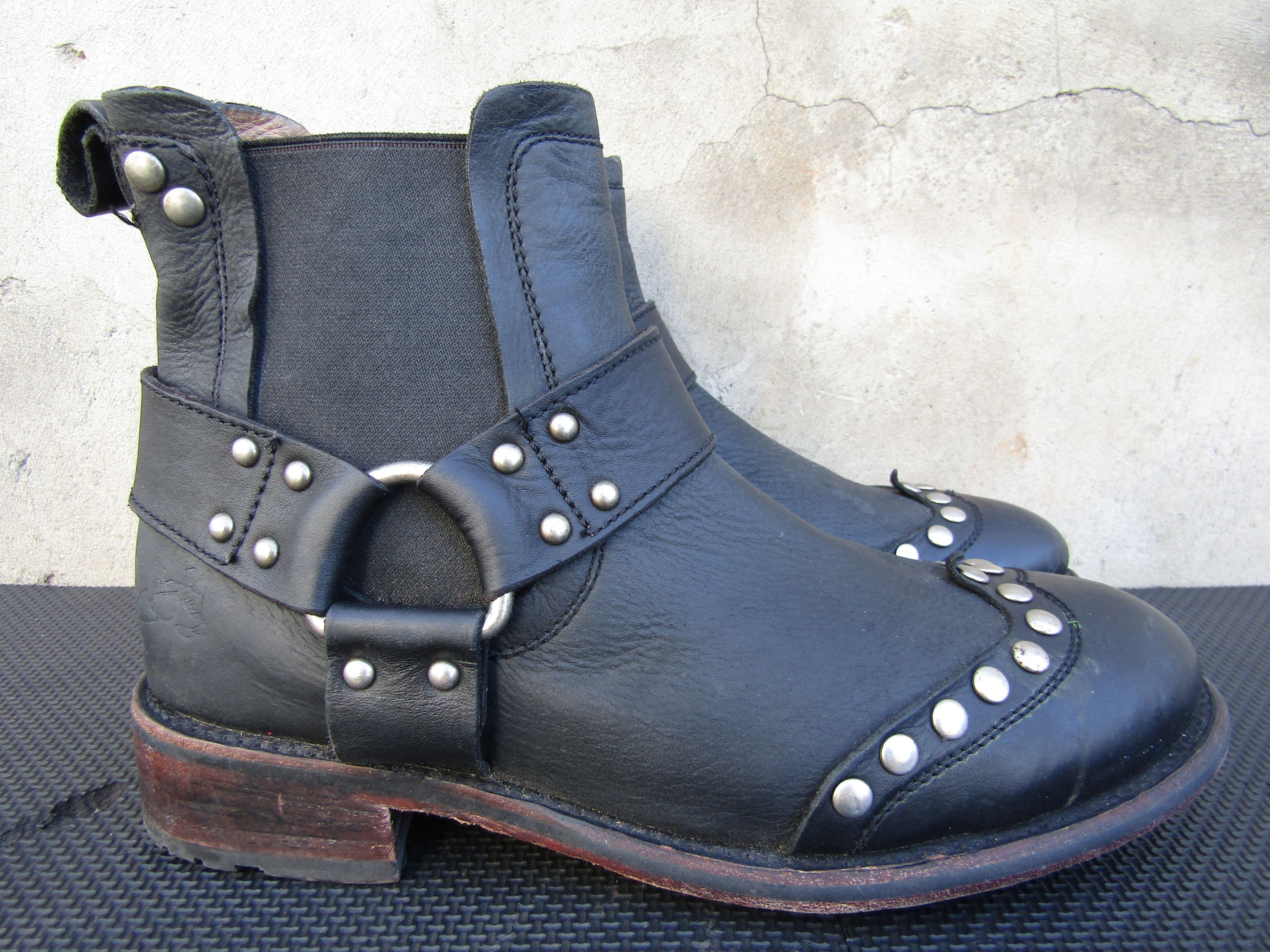 John Fluevog John Fluevorg Dewey Studded chelsea boot Harness Moto Biker Size US 9 / EU 42 - 2 Thumbnail