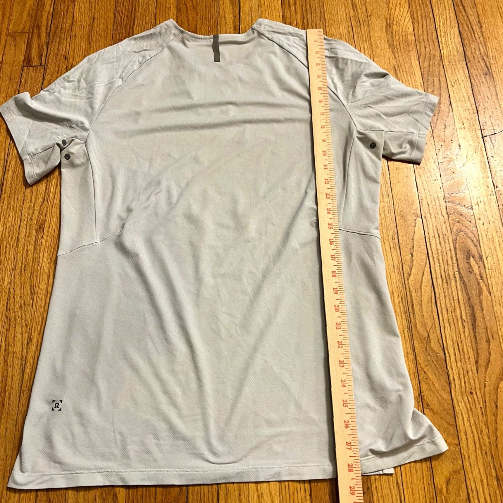 Lululemon Lululemon Shirt Mens Medium Light Gray Workout Performance Tshirt Shirt Mens M Gray Tshirt Size US M / EU 48-50 / 2 - 7 Thumbnail