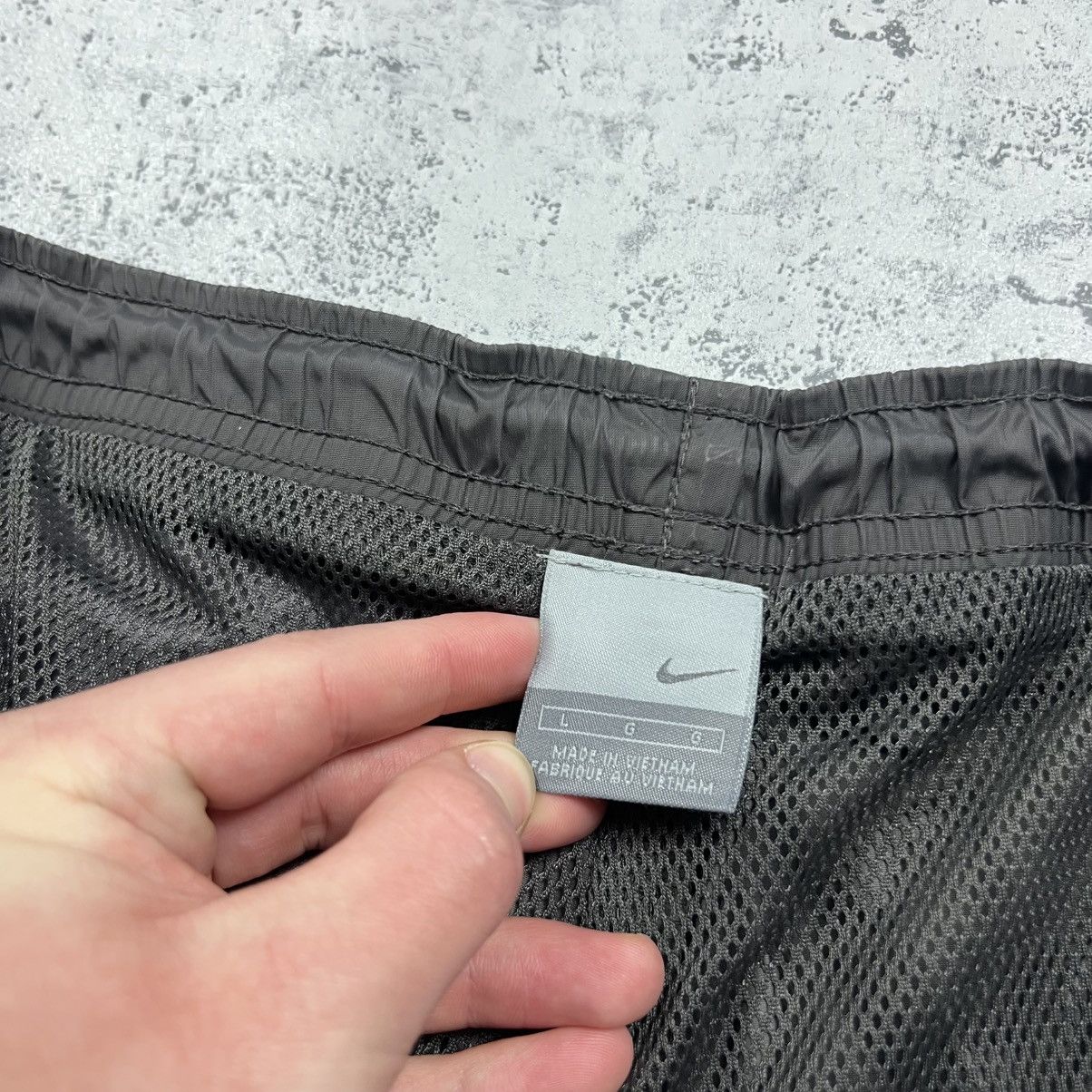 Nike 90s NIKE SWOOSH VINTAGE GORPCORE BAGGY PARACHUTE RETRO PANTS Size US 32 / EU 48 - 5 Thumbnail