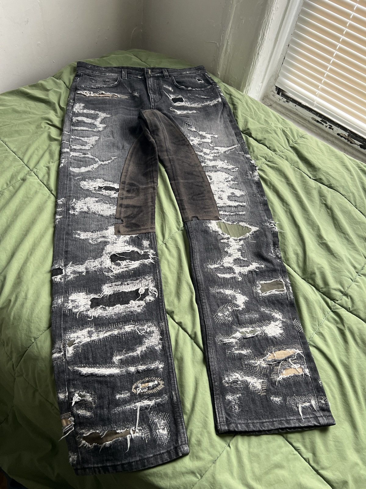 Givenchy Givenchy Thrashed Moleskin Jeans MMW Size US 30 / EU 46 - 1 Thumbnail