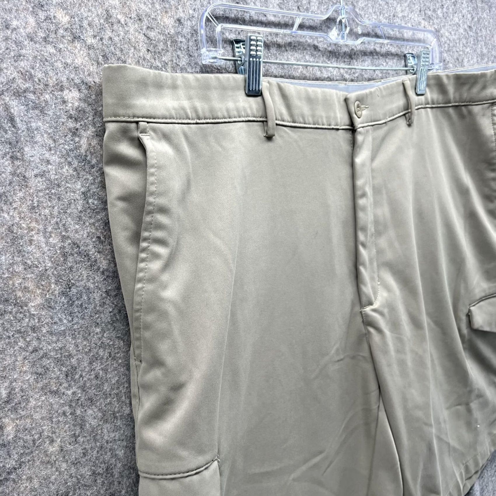 Tasso Elba Greg Norman Shorts Men 42 Khaki Solid Flat Front Cargo Tasso Elba Polyester Knit Size US 42 / EU 58 - 3 Thumbnail