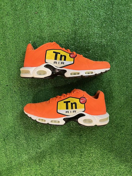 Air max plus on sale big logo orange