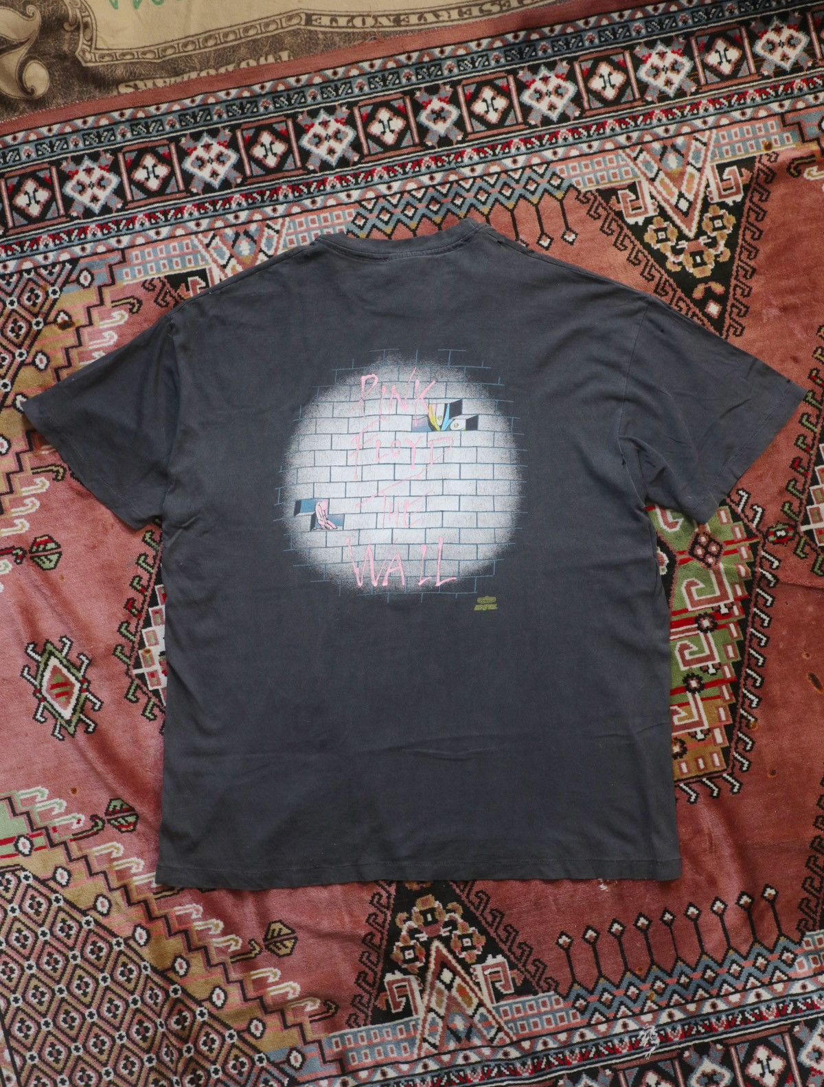 Band Tees Vintage 80s Pink Floyd The Wall Band Tee Size US XL / EU 56 / 4 - 4 Thumbnail
