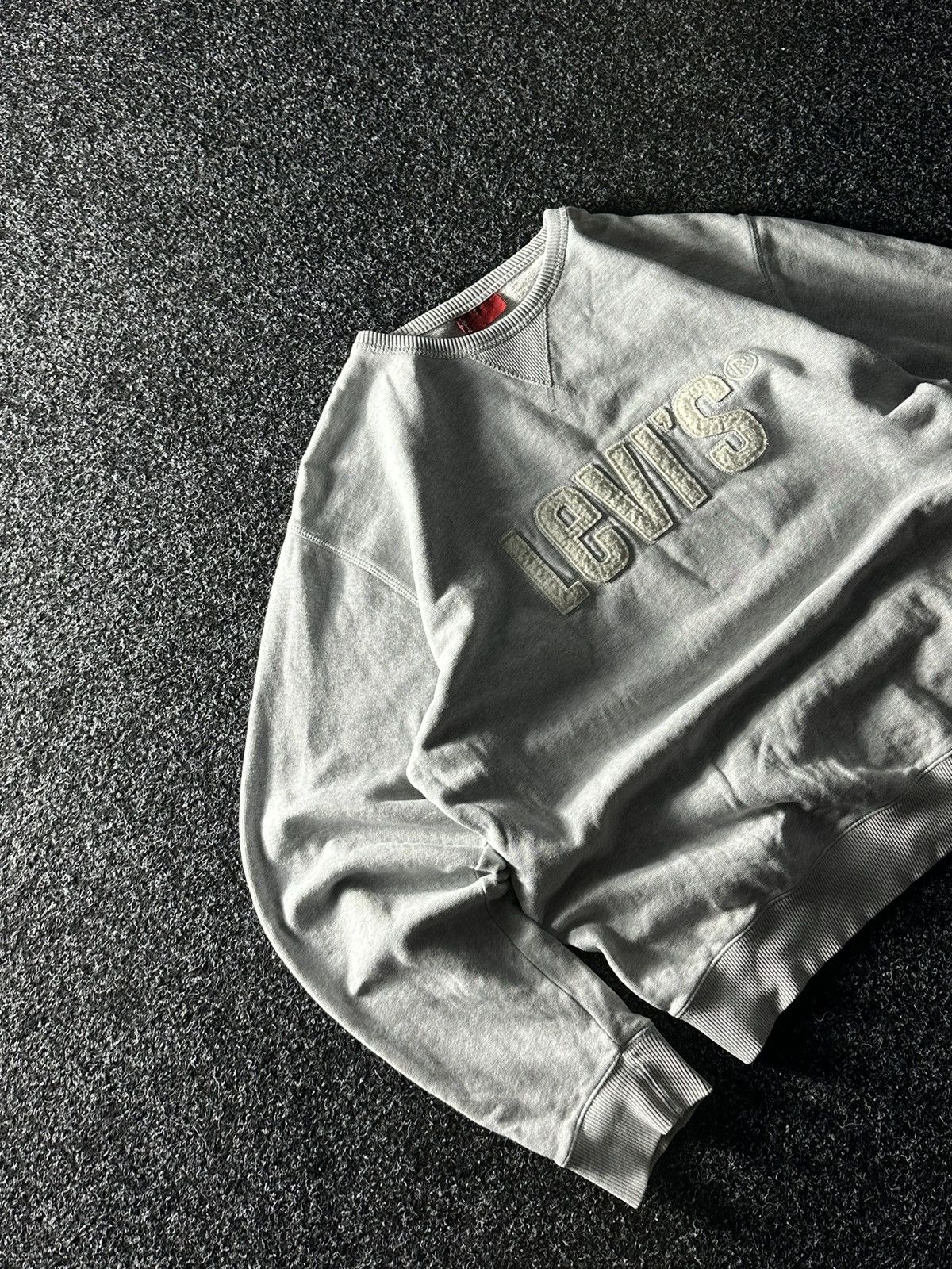 Levi's × Vintage 🚨RED TAB Crazy Vintage 90s Levi’s Sweatshirt big logo RARE Size US L / EU 52-54 / 3 - 2 Thumbnail