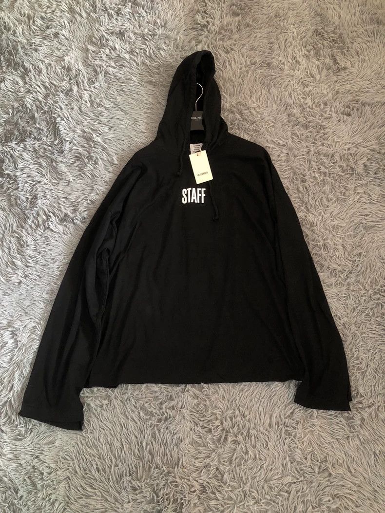 Vetements Vetements 17ss Staff Lettering Hoodie Size US S / EU 44-46 / 1 - 1 Thumbnail