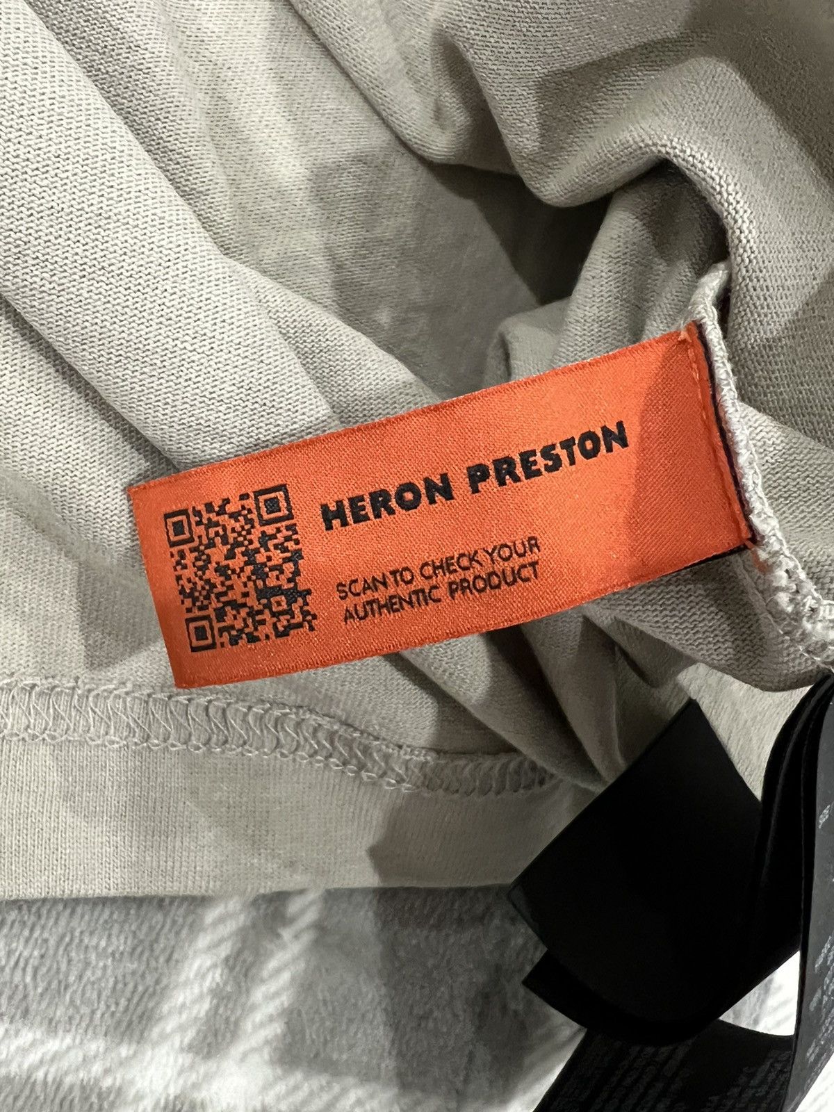Heron Preston Heron Preston Russian Embellished Rhinestone Lettering Tee Size US S / EU 44-46 / 1 - 7 Thumbnail