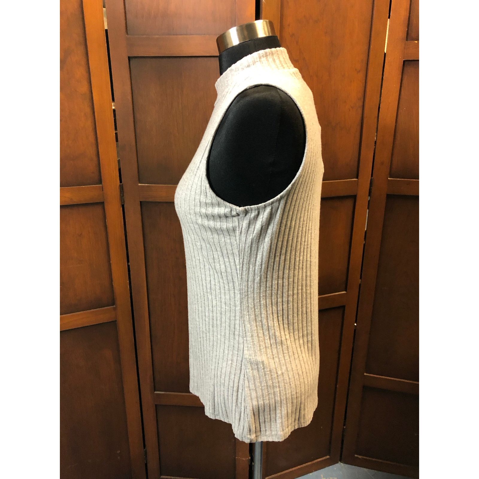 White House Black Market WhiteHouseBlackMarket Gray Sleeveless Shirt Size XS / US 0-2 / IT 36-38 - 2 Thumbnail