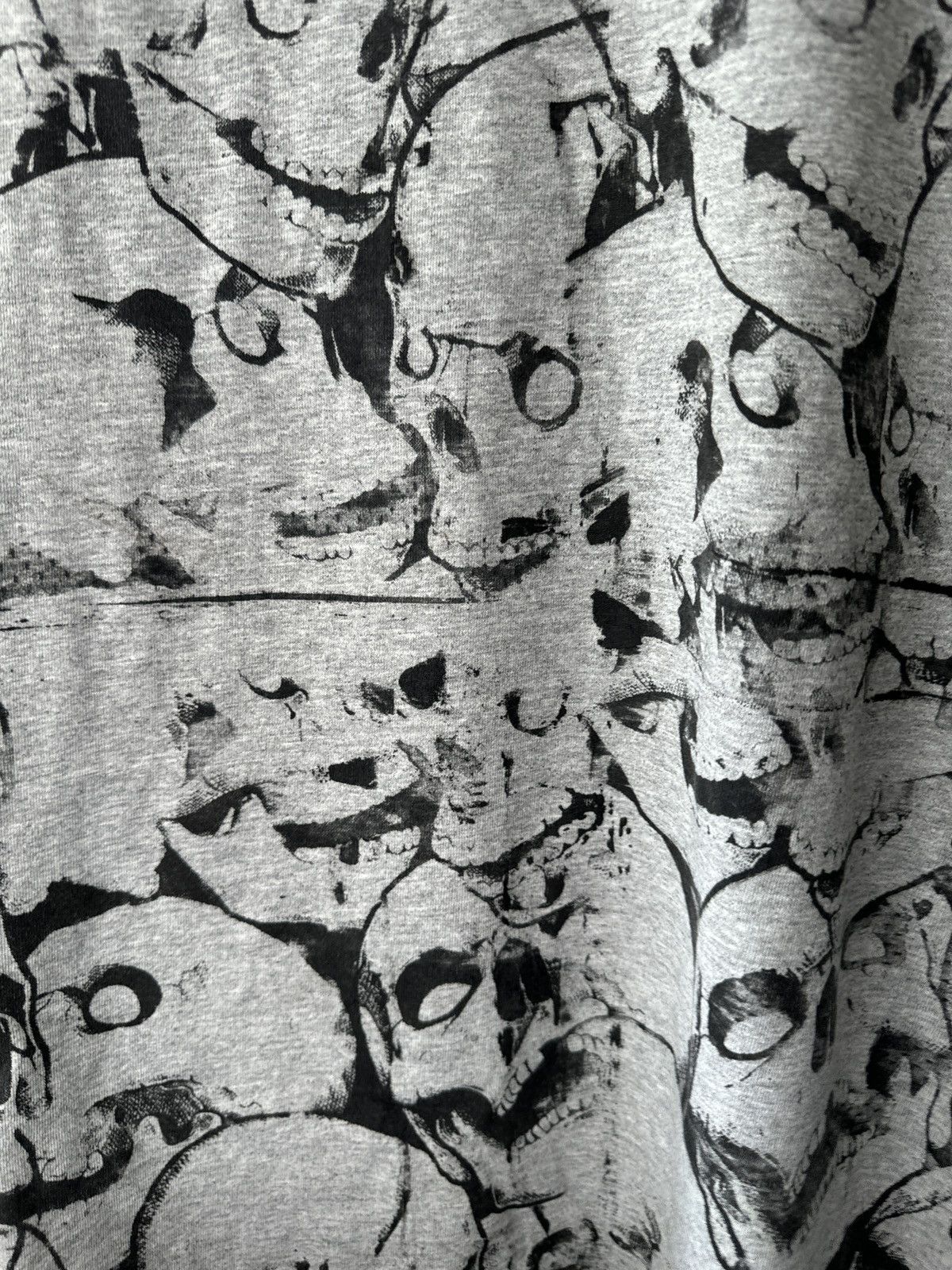 Nike × Vintage Vintage Nike Y2K Silver Tag Custom Skulls AOP T Shirt Size US XL / EU 56 / 4 - 3 Thumbnail