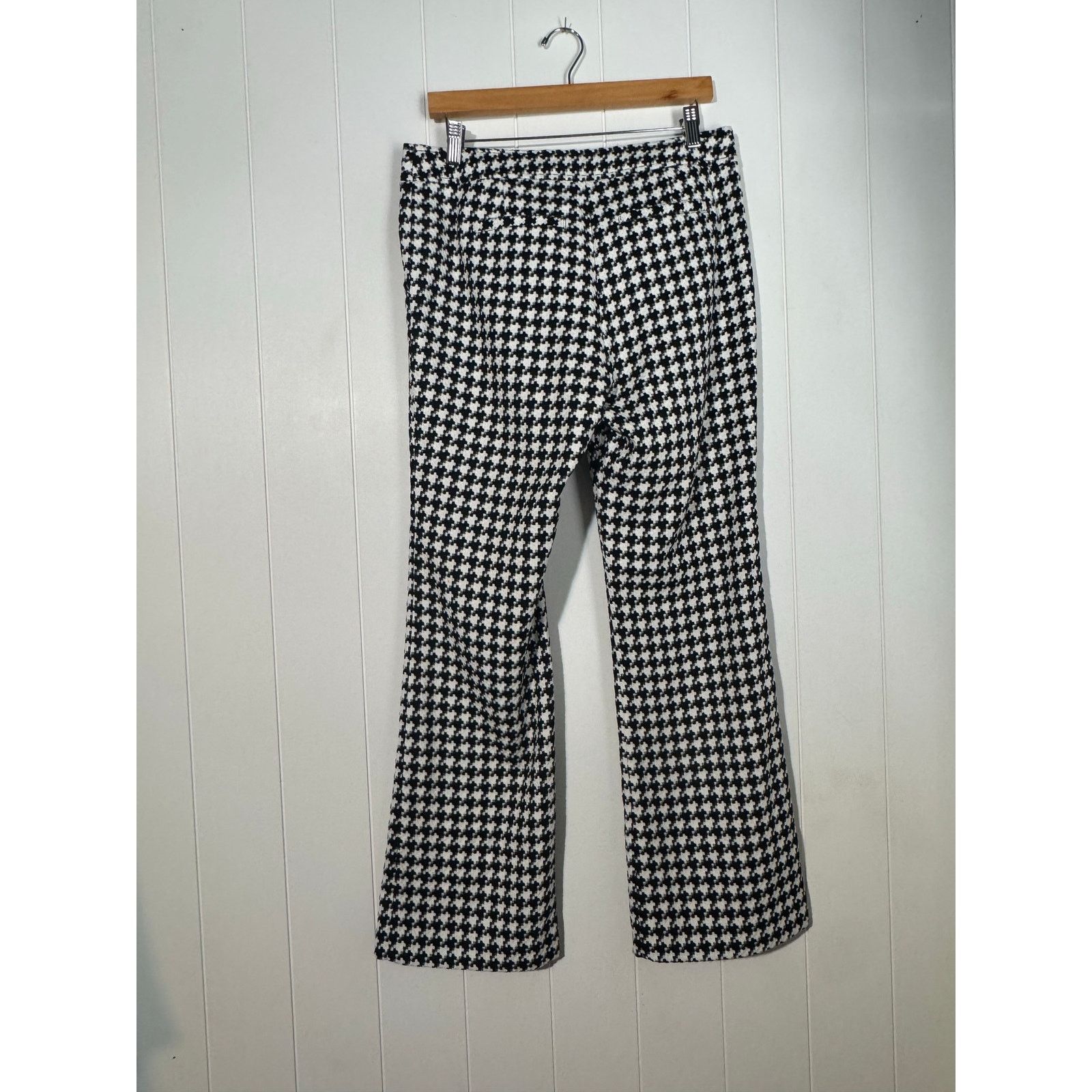 Trina Turk Trina Turk · Houndstooth Flare Pants · Bell Bottom · Size 4 Size 27" / US 4 / IT 40 - 7 Thumbnail