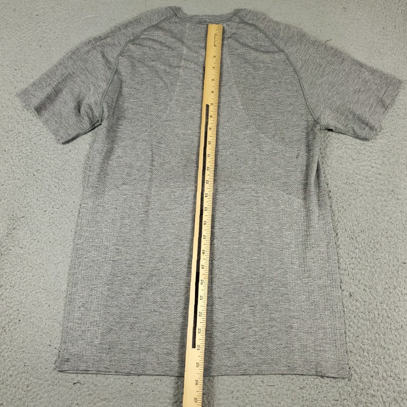 Lululemon Lululemon Men's T-Shirt Size Small Gray Short Sleeve Activewear Size US S / EU 44-46 / 1 - 3 Thumbnail