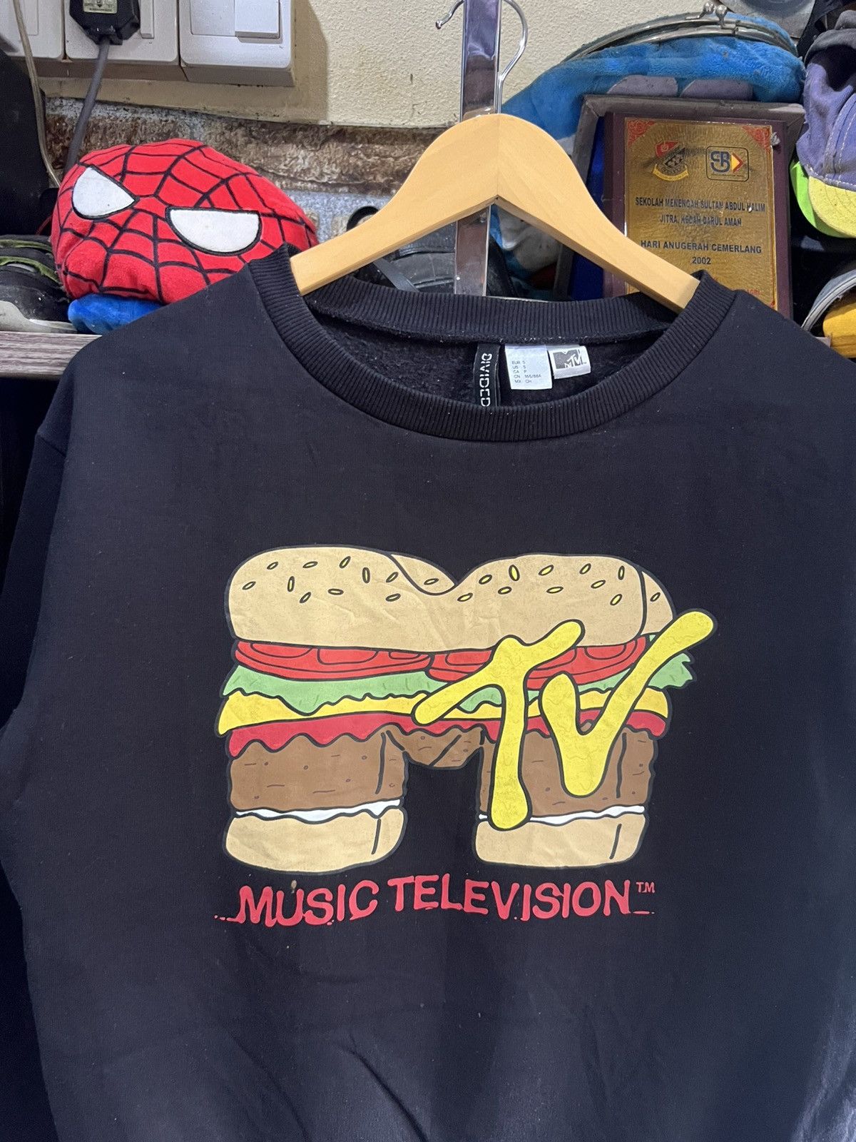 H&M 🔥H&M x MTV Crewneck Sweatshirt Size US S / EU 44-46 / 1 - 3 Thumbnail