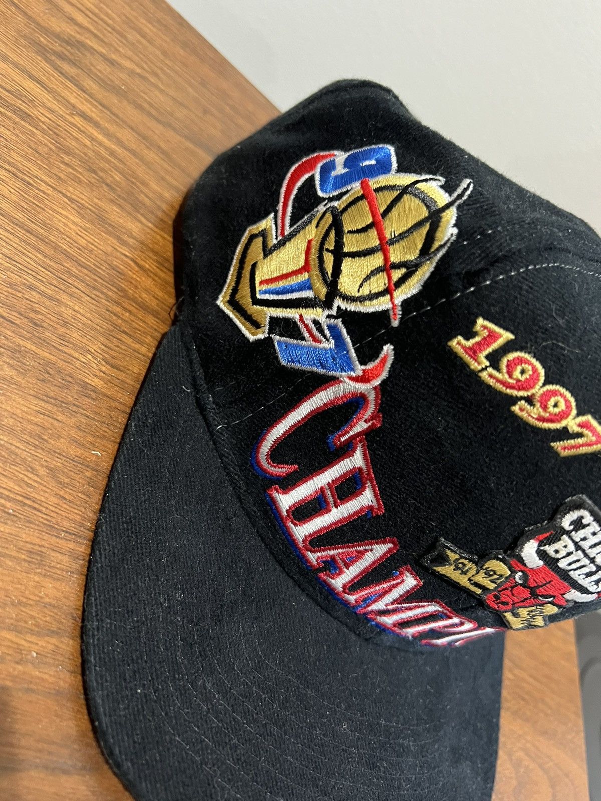 Logo Athletic × NBA × Vintage Vintage 1997 Chicago Bulls NBA Champions Logo Atheltics Hat Size ONE SIZE - 2 Thumbnail