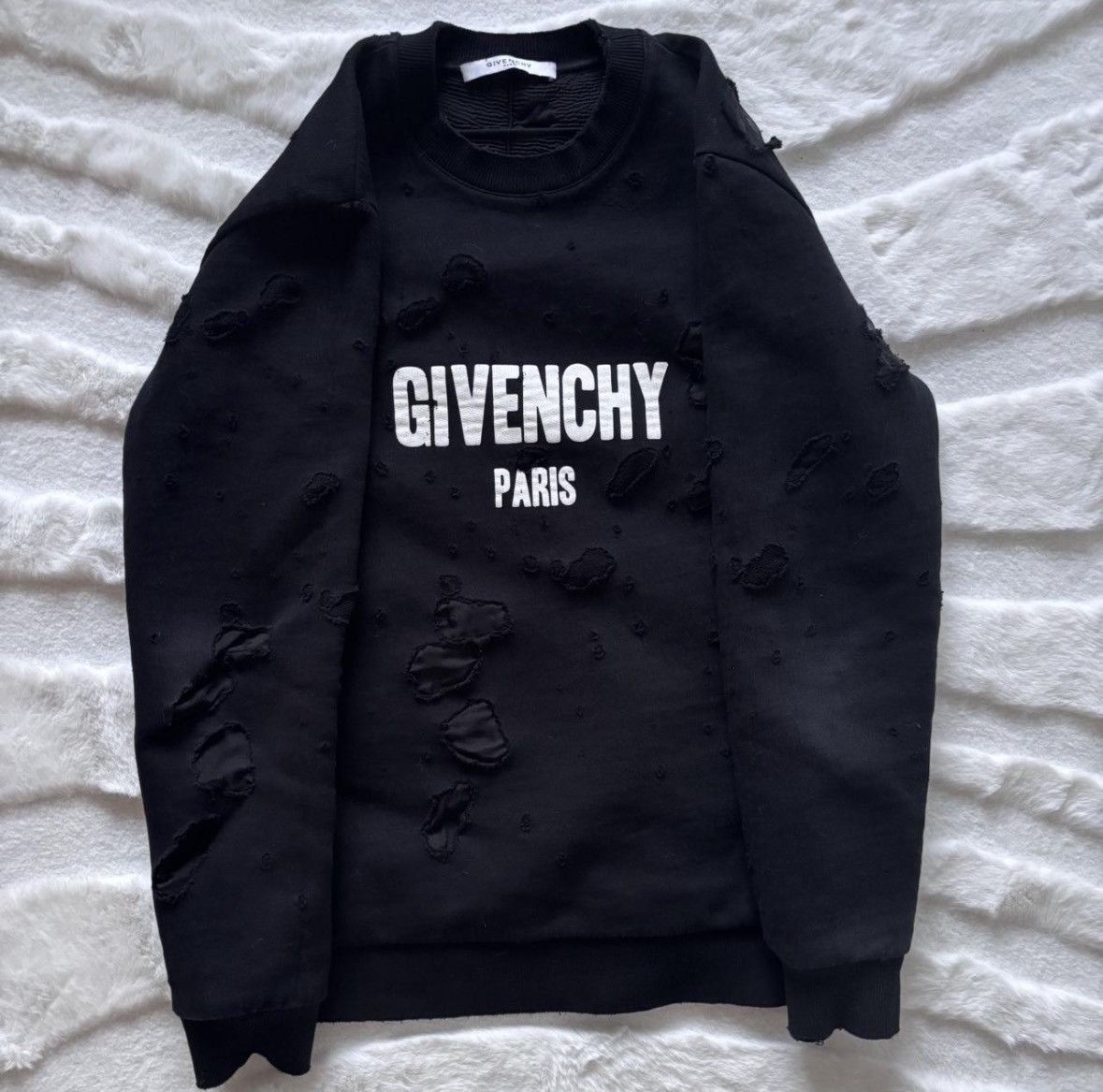 Givenchy Givenchy distressed logo crewneck Size US S / EU 44-46 / 1 - 1 Thumbnail