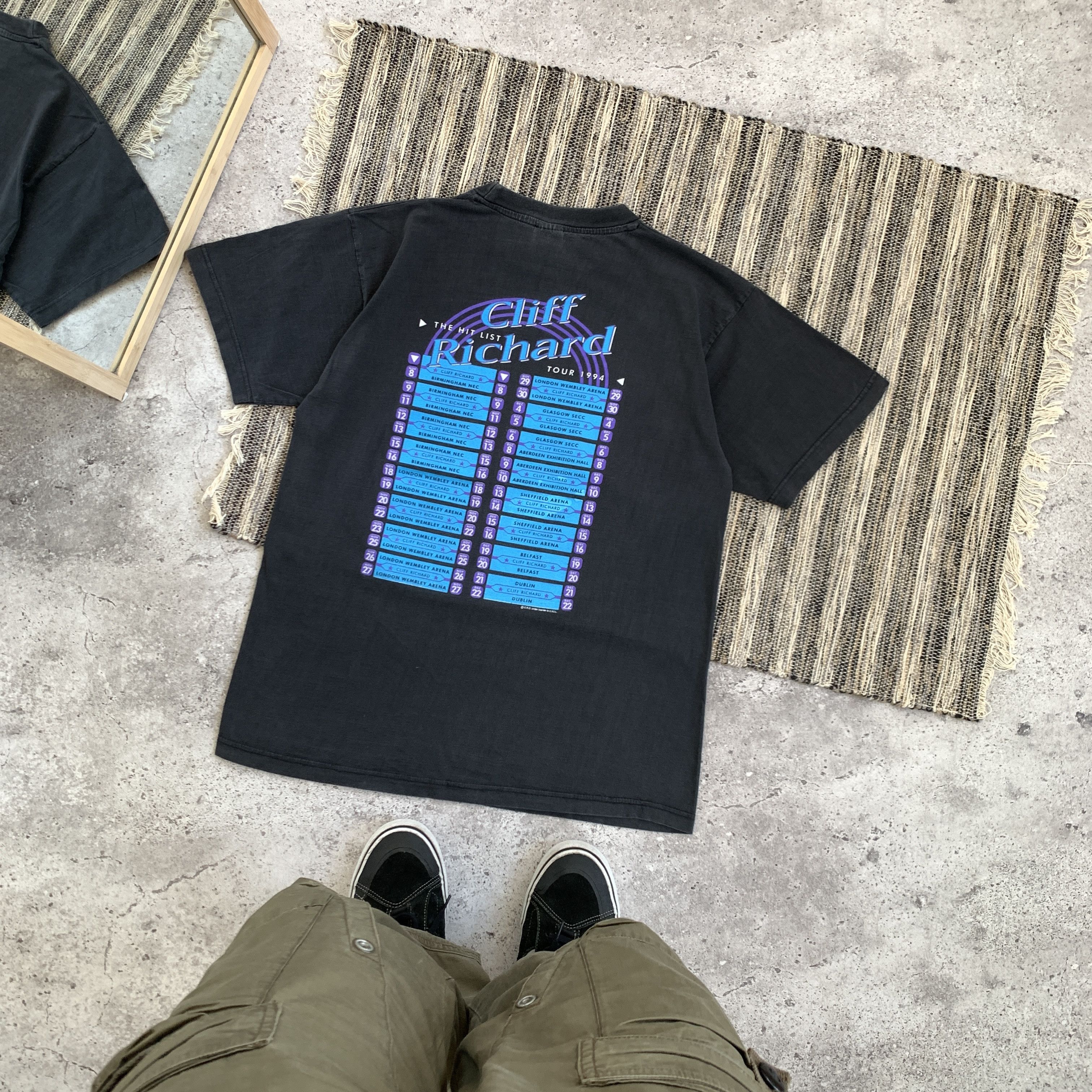 Band Tees Vintage 1994 Cliff Richard Black Rare Graphic Tee Shirt Size US L / EU 52-54 / 3 - 2 Thumbnail