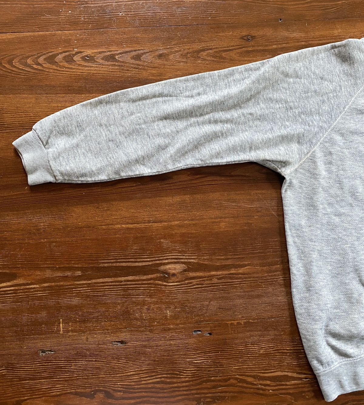 Disney × Mickey Mouse × Vintage Vintage 80’s Mickey Mouse Grey Raglan Crewneck Sweatshirt Size US M / EU 48-50 / 2 - 8 Thumbnail