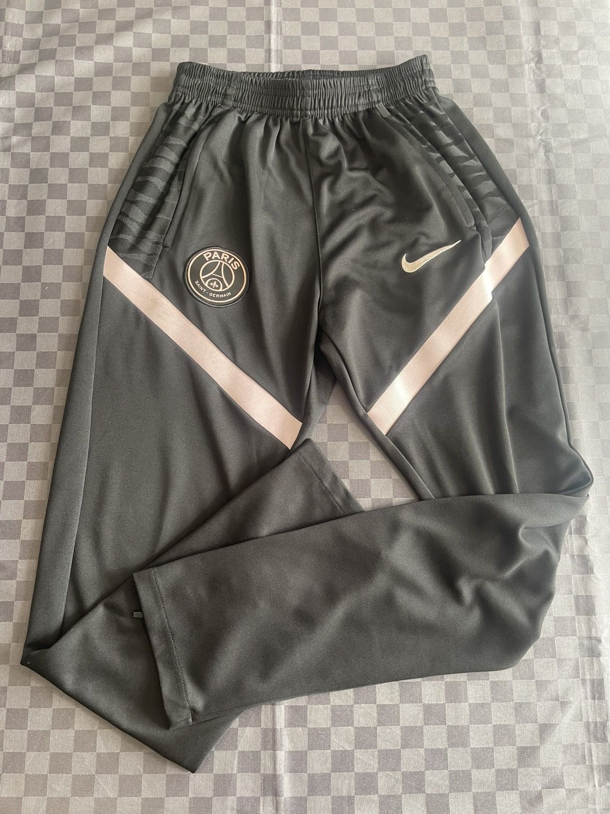 Nike Paris-Saint-Germain tracksuit, black and pink size m Size US 40 / EU 56 - 9 Thumbnail
