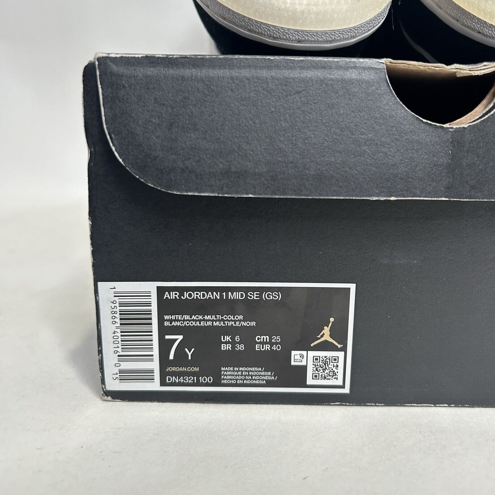 Nike Nike Air Jordan 1 Retro Mid SE GS “Diamond Shorts” 2024 Size US 8.5 / IT 38.5 - 8 Thumbnail