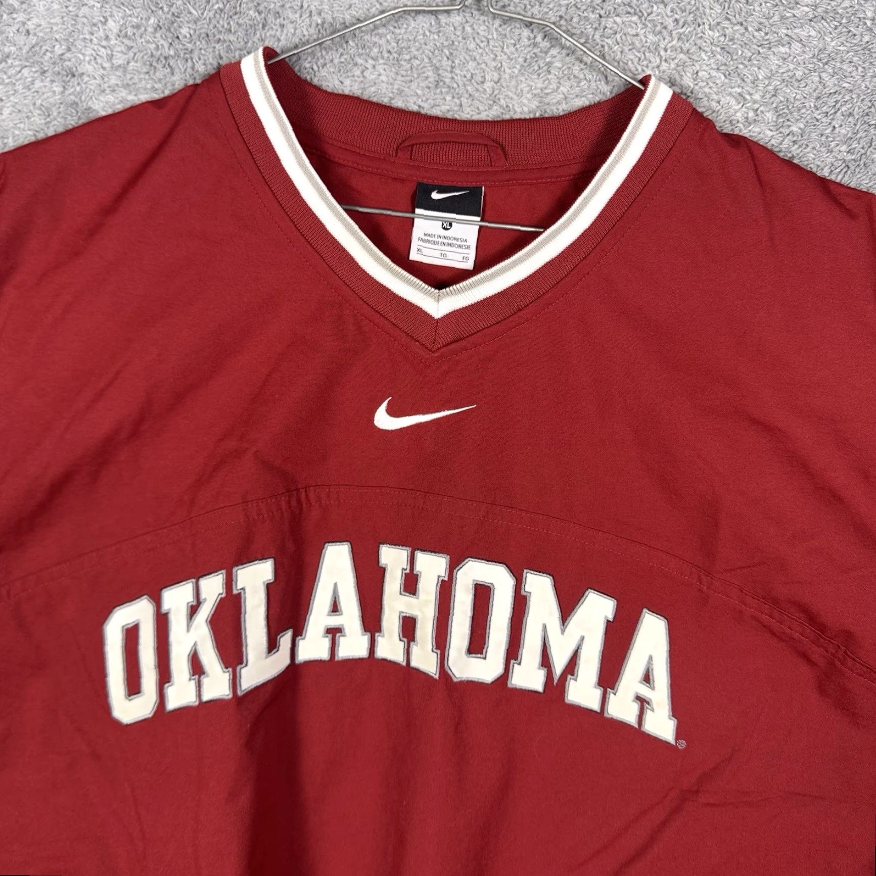 Nike Nike Oklahoma Sooners Jacket Mens XL Windbreaker Pullover Swoosh OU Red 90s Sports Activewear Mens XL Nike Center Swoosh OU Windbreaker Pullover Size US XL / EU 56 / 4 - 4 Thumbnail