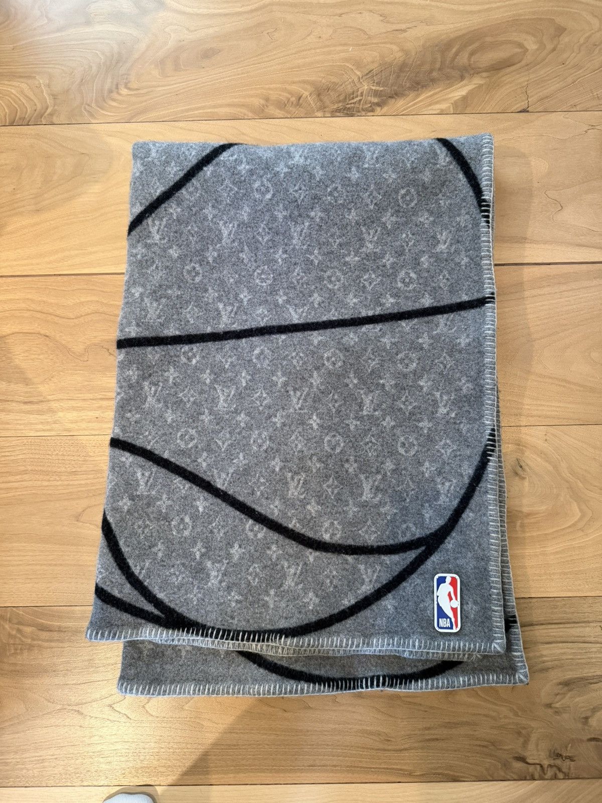 Louis Vuitton × NBA Louis Vuitton x NBA Basket Court Blanket Cashmere Size ONE SIZE - 2 Thumbnail