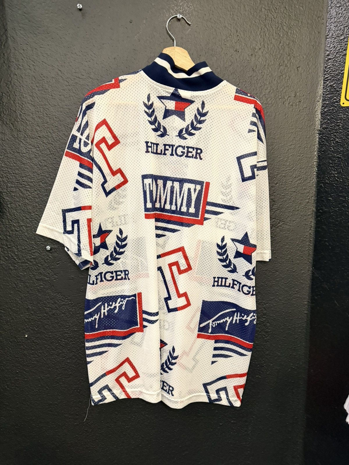 Tommy Hilfiger 90’s Tommy Hilfiger all over print Collared Jersey Size US XL / EU 56 / 4 - 2 Thumbnail
