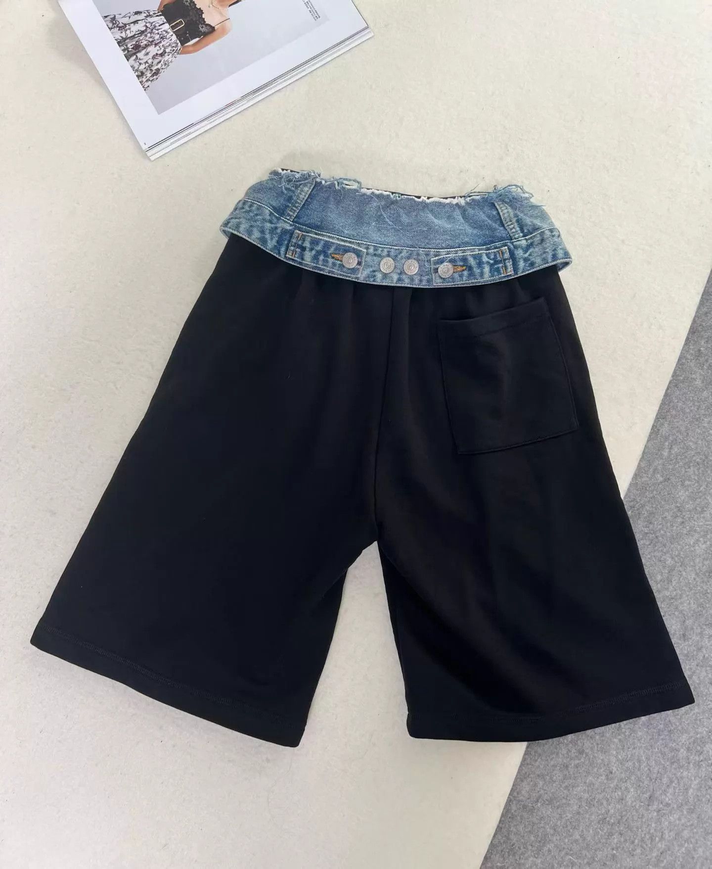 MM6 MM6 Maison Margiela color blocked short XXS Size 24" / US 00 / IT 34 - 5 Thumbnail