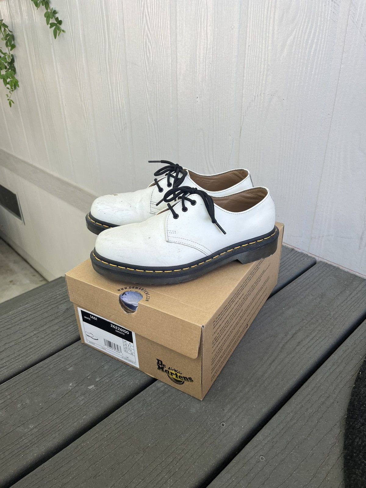 Dr. Martens Dr Martens White Smooth Leather Low Oxford Size US 7 / EU 40 - 8 Thumbnail