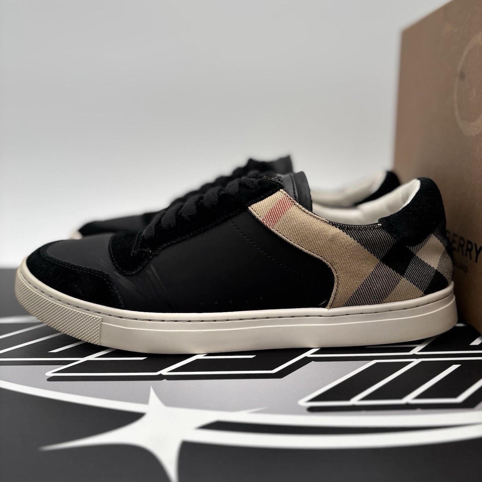 Burberry Burberry House Check ' Black Archive Beige White ' | GREAT! Size US 9 / EU 42 - 1 Thumbnail