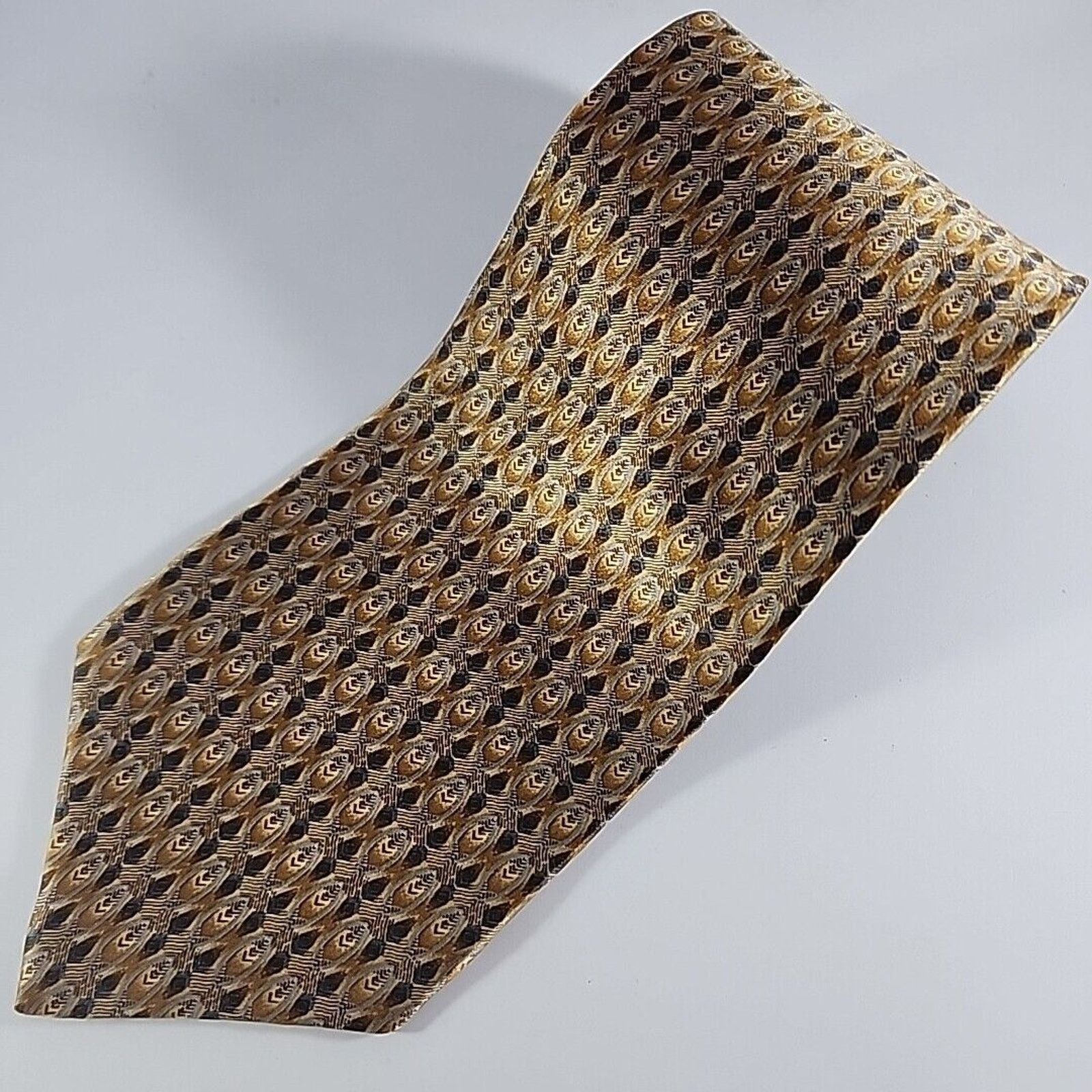 Vintage Cape Cod Gold Pattern Silk Necktie - USA - Like New Size ONE SIZE - 4 Thumbnail