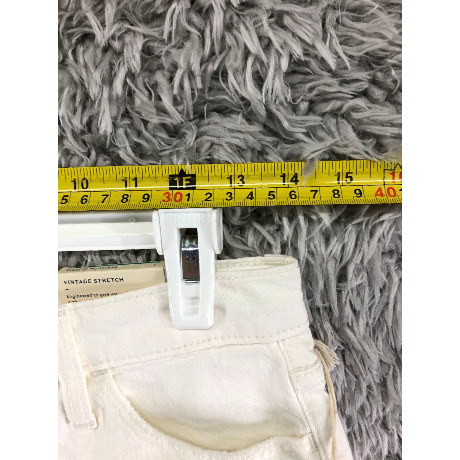 Vintage VINTAGE Universal Thread Bermuda Shorts Womens Size 2 White Denim Jean Shorts Size 26" / US 2 / IT 38 - 2 Thumbnail
