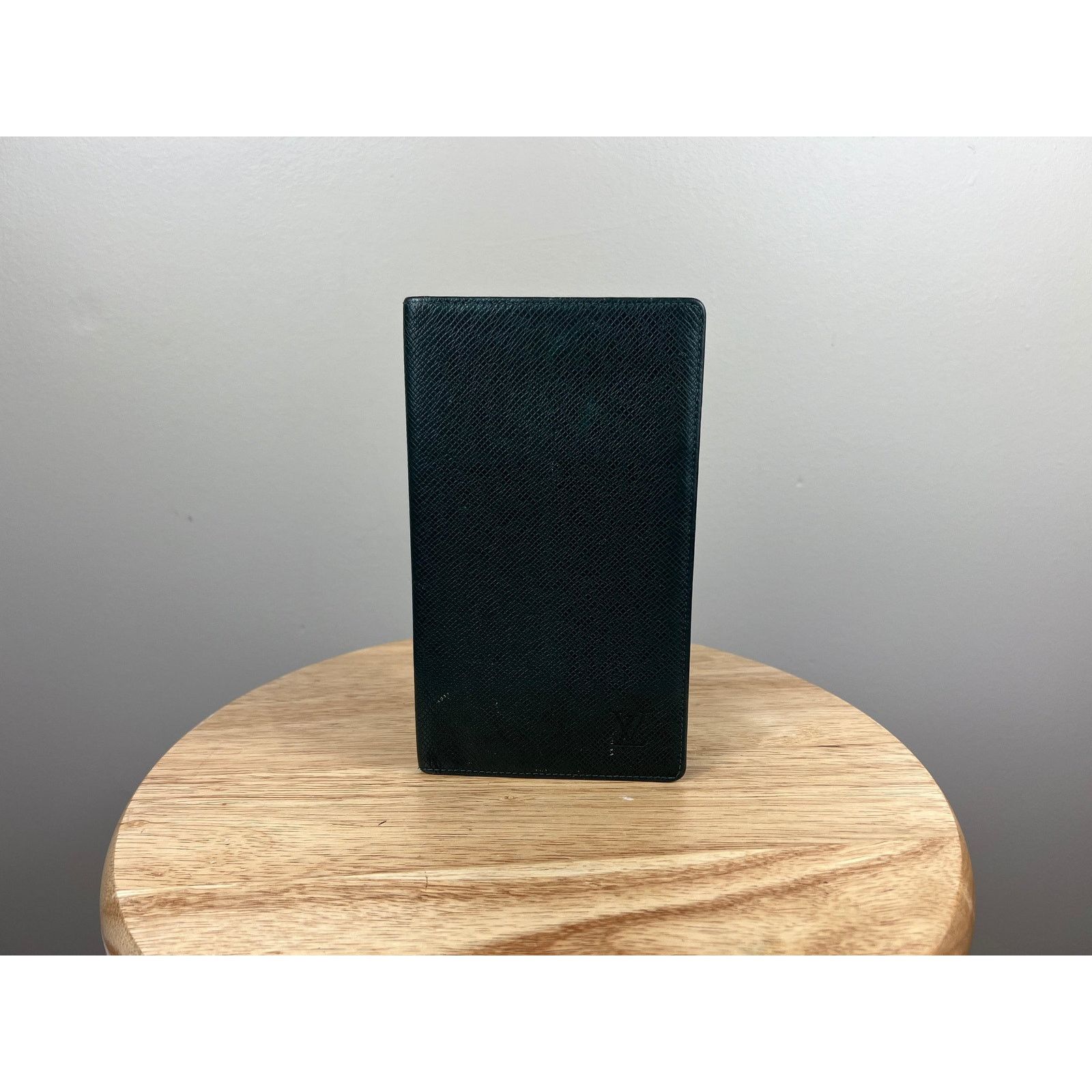 Louis Vuitton Authentic Louis Vuitton Check-book Wallet Epi Taiga Size ONE SIZE - 1 Thumbnail