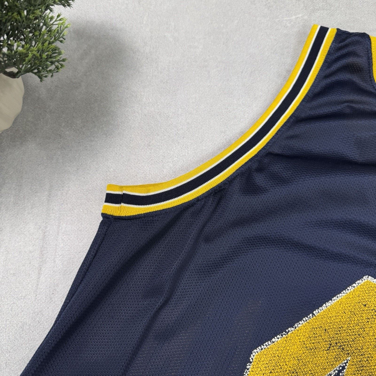 Champion Chris Webber University of Michigan Champion Basketball Size US S / EU 44-46 / 1 - 17 Thumbnail