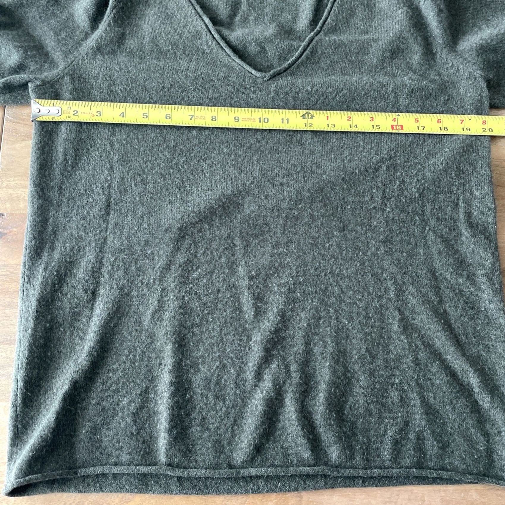 AQUA Aqua Sweater Women's Medium Green 100% Cashmere Cold Shoulder Cut Out Sleeves Size M / US 6-8 / IT 42-44 - 5 Thumbnail