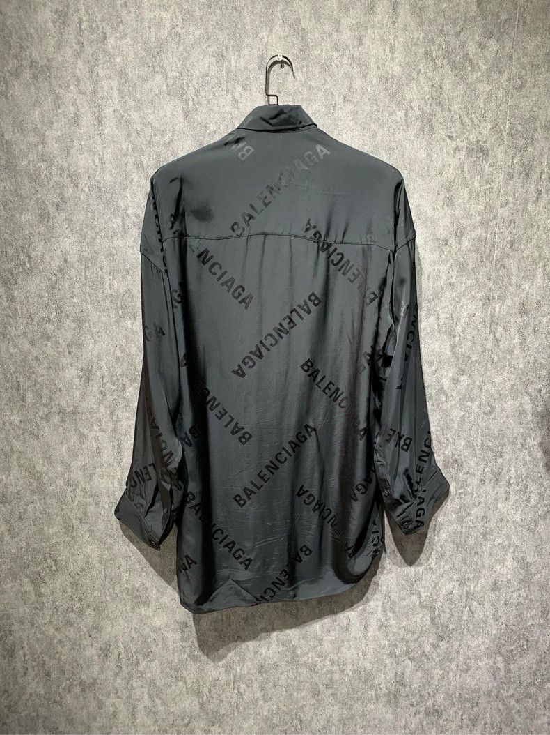 Balenciaga Balenciaga Mulberry silk full print shirt 2502-Nextarrow Size US S / EU 44-46 / 1 - 2 Thumbnail