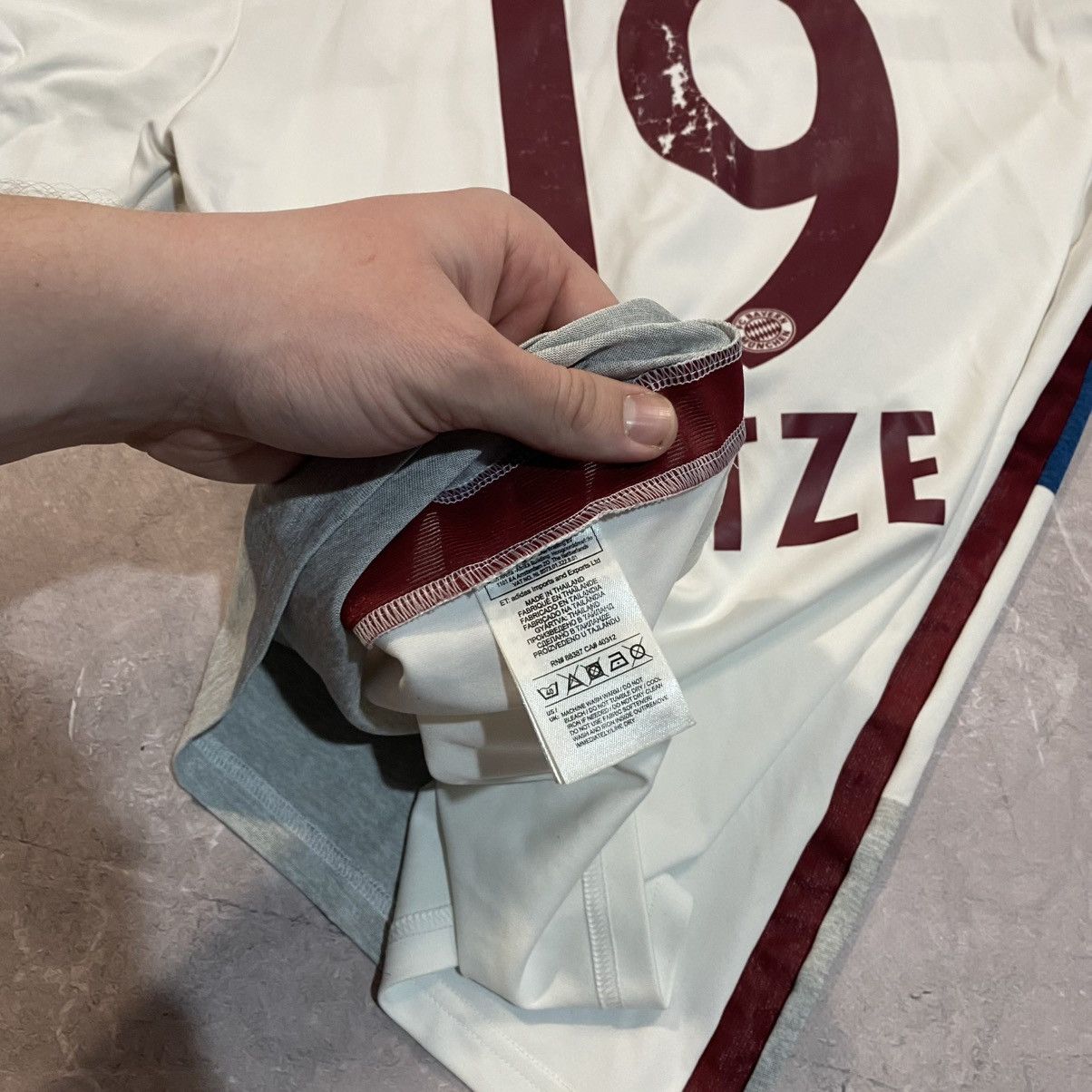Vintage GOTZE ! VINTAGE ADIDAS BAYERN MUNICH TEE FIFA CHAMPIONS Size US M / EU 48-50 / 2 - 18 Thumbnail